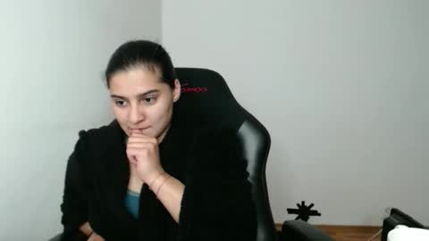 The queen of the biceps  online show from April 14, 2026, 2:50 am