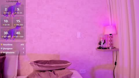 Snapshot of amanda_26 chatting on December 23, 2024, 5:39 am Luisa online show from December 23, 2024, 5:39 am