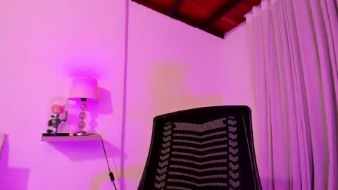 Snapshot of amanda_26 chatting on March 6, 2025, 1:05 am Luisa online show from March 6, 2025, 1:05 am