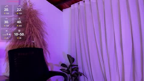 Snapshot of amanda_26 chatting on October 15, 2025, 2:11 am Luisa online show from October 15, 2025, 2:11 am