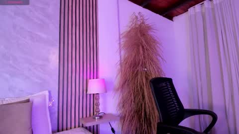 Snapshot of amanda_26 chatting on October 22, 2025, 2:01 am Luisa online show from October 22, 2025, 2:01 am