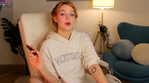 Amanda  fox online show from February 8, 2025, 1:33 pm