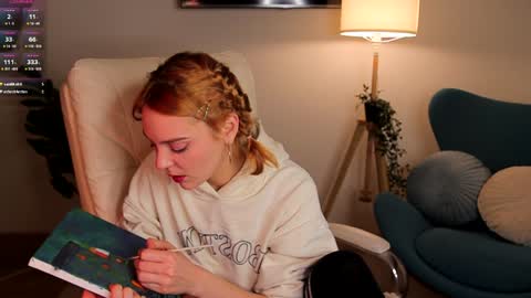 Amanda  fox online show from February 8, 2025, 4:36 pm