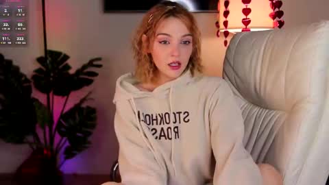 Amanda  fox online show from February 19, 2025, 1:28 pm