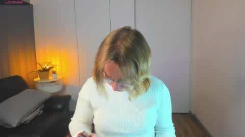 Snapshot of amanda_butlerr chatting on April 2, 2026, 2:15 pm Hi im Amanda online show from April 2, 2026, 2:15 pm