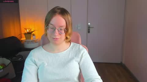 Snapshot of amanda_butlerr chatting on April 4, 2026, 1:41 pm Hi im Amanda online show from April 4, 2026, 1:41 pm