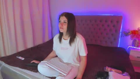 Snapshot of amandahoppe chatting on June 16, 2026, 4:37 am Amanda online show from June 16, 2026, 4:37 am