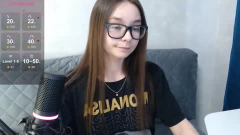 Mila online show from February 21, 2025, 2:38 pm