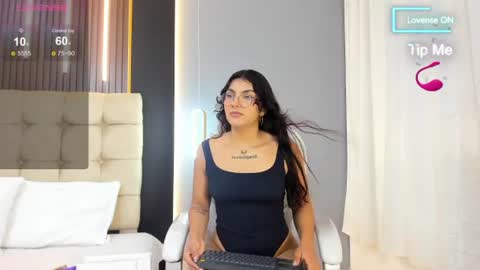 Snapshot of amara_lune chatting on June 19, 2026, 2:32 pm online show from June 19, 2026, 2:32 pm