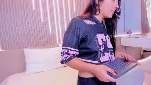 Snapshot of amara_lune chatting on July 16, 2026, 3:23 am online show from July 16, 2026, 3:23 am