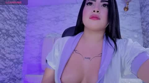 Snapshot of amaranta_fox_v chatting on October 16, 2025, 8:43 pm Hi Stream 800am to 200pm online show from October 16, 2025, 8:43 pm