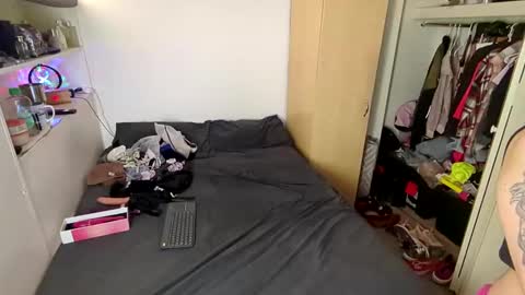 Kissra online show from February 12, 2025, 4:12 am