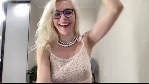 Kelly online show from August 1, 2026, 9:19 am