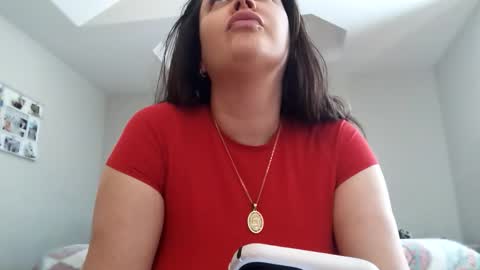 amazonnnnn33 online show from February 4, 2026, 3:07 pm