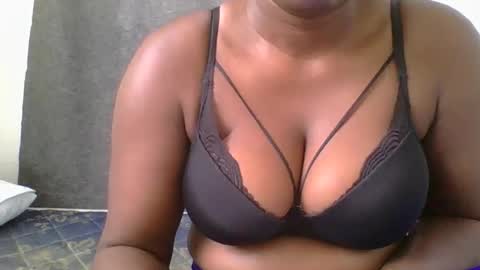 Mia online show from October 3, 2025, 11:29 am