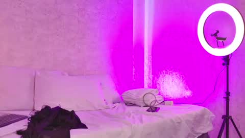 Snapshot of ambar_midnigth chatting on July 17, 2026, 12:17 am ambar_midnigth online show from July 17, 2026, 12:17 am
