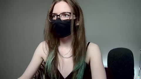 Amber non-nude model online show from November 5, 2025, 1:05 am