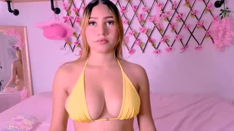 amber_love04 online show from February 19, 2026, 9:00 pm