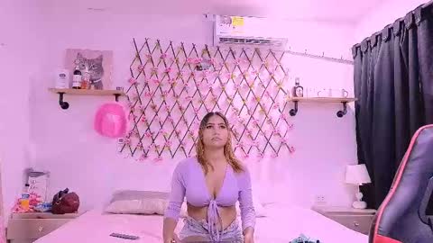 amber_love04 online show from March 10, 2026, 8:36 pm