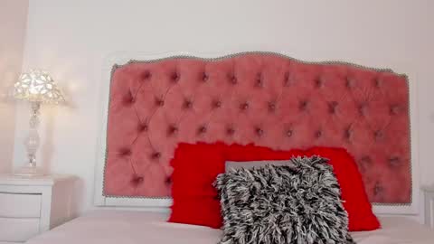 julieta  online show from September 10, 2025, 12:27 pm