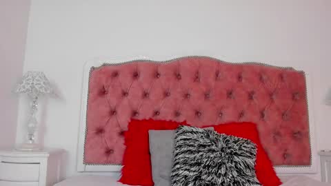 julieta  online show from September 15, 2025, 12:38 pm