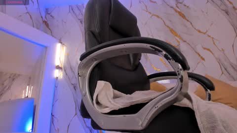 Amber  online show from December 21, 2025, 5:42 pm