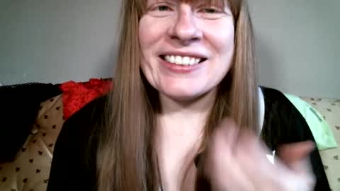 Snapshot of amberglo chatting on May 13, 2026, 2:58 pm Amberglo Anderson online show from May 13, 2026, 2:58 pm
