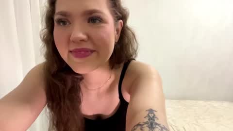 Mia online show from June 21, 2026, 5:04 pm