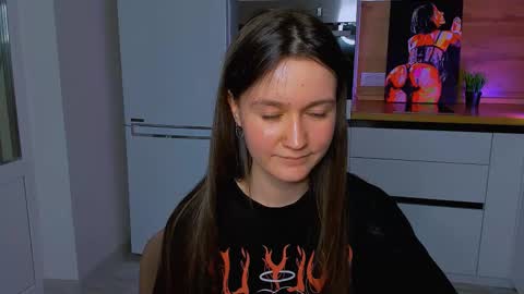 Snapshot of ameli_moon chatting on February 16, 2025, 5:04 pm Eileen online show from February 16, 2025, 5:04 pm