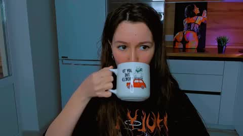 Snapshot of ameli_moon chatting on March 4, 2025, 1:06 pm Eileen online show from March 4, 2025, 1:06 pm