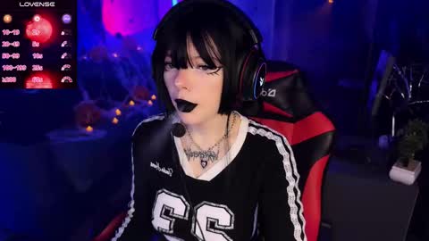 Amelia Aley  online show from October 26, 2025, 10:21 am