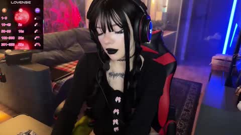 Amelia Aley  online show from November 7, 2025, 9:31 am