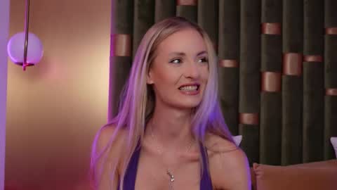 Amelia online show from September 9, 2025, 4:39 pm