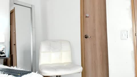 Ameliajones online show from December 4, 2024, 1:53 pm