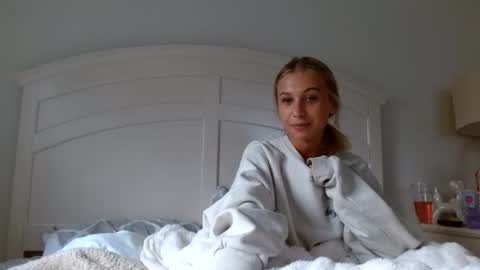 Snapshot of amelialombardi chatting on June 11, 2026, 11:03 pm Amelia Lombardi online show from June 11, 2026, 11:03 pm