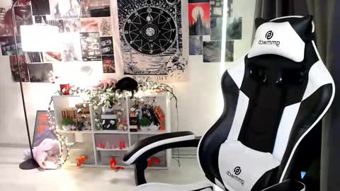 Amelia online show from November 8, 2025, 8:03 am