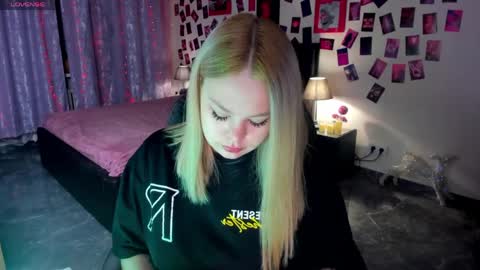 Snapshot of ameliamerris chatting on April 2, 2026, 8:39 pm Amelia online show from April 2, 2026, 8:39 pm