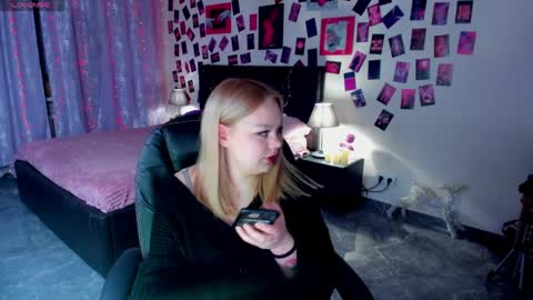 Snapshot of ameliamerris chatting on April 7, 2026, 9:37 pm Amelia online show from April 7, 2026, 9:37 pm