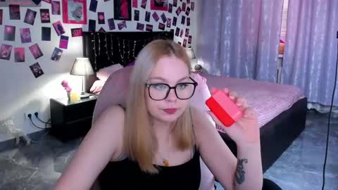 Snapshot of ameliamerris chatting on April 14, 2026, 11:27 am Amelia online show from April 14, 2026, 11:27 am