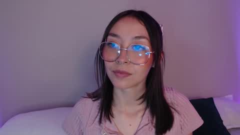 Amelie online show from February 10, 2025, 8:42 pm