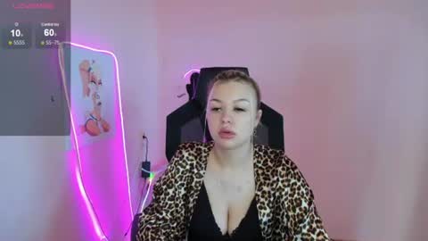 Snapshot of ameliepeach chatting on June 20, 2026, 2:14 am Amelie online show from June 20, 2026, 2:14 am