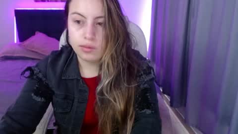 Amelie  online show from April 19, 2026, 2:27 pm