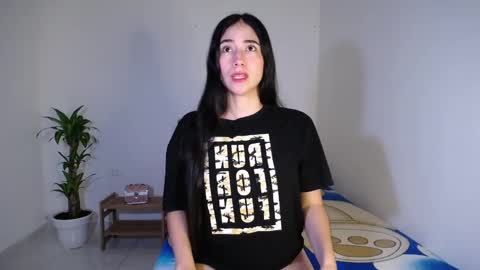 Snapshot of amelycaro chatting on January 27, 2025, 4:30 am Amely  online show from January 27, 2025, 4:30 am