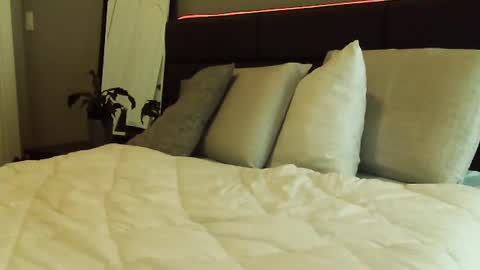 HOT white  naughty leo  xxx online show from February 7, 2025, 8:20 pm