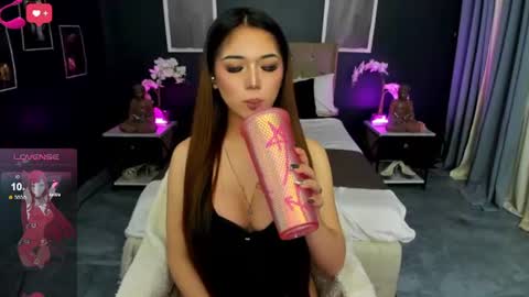 Snapshot of amethyst_claire chatting on June 25, 2026, 7:13 am Claire online show from June 25, 2026, 7:13 am