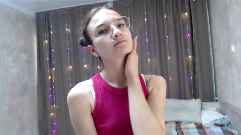 Julia  online show from December 3, 2025, 8:56 am