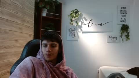 Snapshot of amethystshadow chatting on April 26, 2026, 4:54 am amethystshadow online show from April 26, 2026, 4:54 am