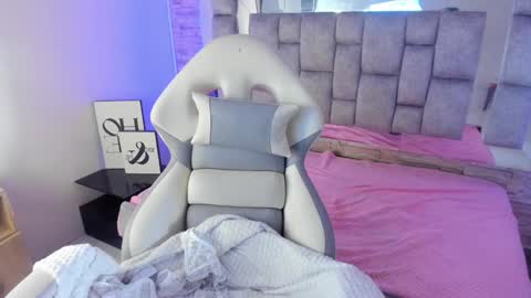 Snapshot of ametrix_ chatting on February 1, 2025, 10:02 pm online show from February 1, 2025, 10:02 pm