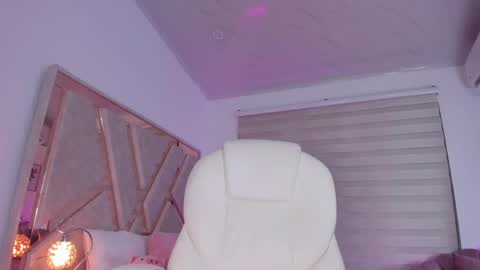 Snapshot of ami_sweet_19 chatting on February 23, 2025, 2:51 am Ami  online show from February 23, 2025, 2:51 am