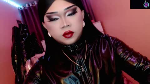 Queen Mireska online show from May 3, 2026, 5:19 pm